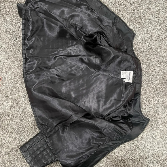 NWOT Pamela McCoy black quilted leather jacket. Size 2x. - Picture 10 of 16